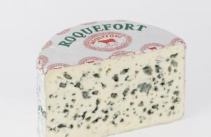 Сыр с плесенью - названия, польза и вред